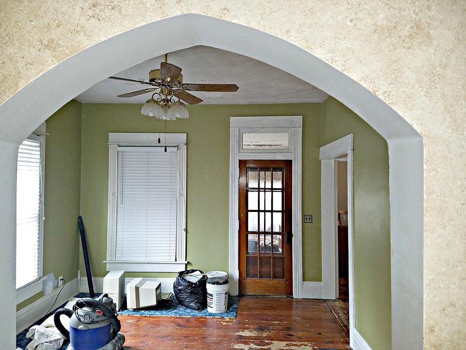 2nd image of 128 W Houck St
