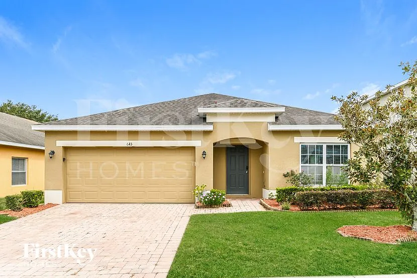 4 bed, 2.0 bath, 1972 sqft, $2,415 — Photo 1