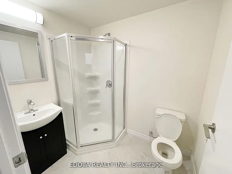 246 Lester St #608 — Photo 9
