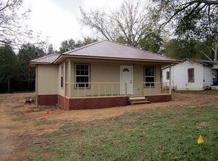 906 E Bryant St, Troup, TX 75789