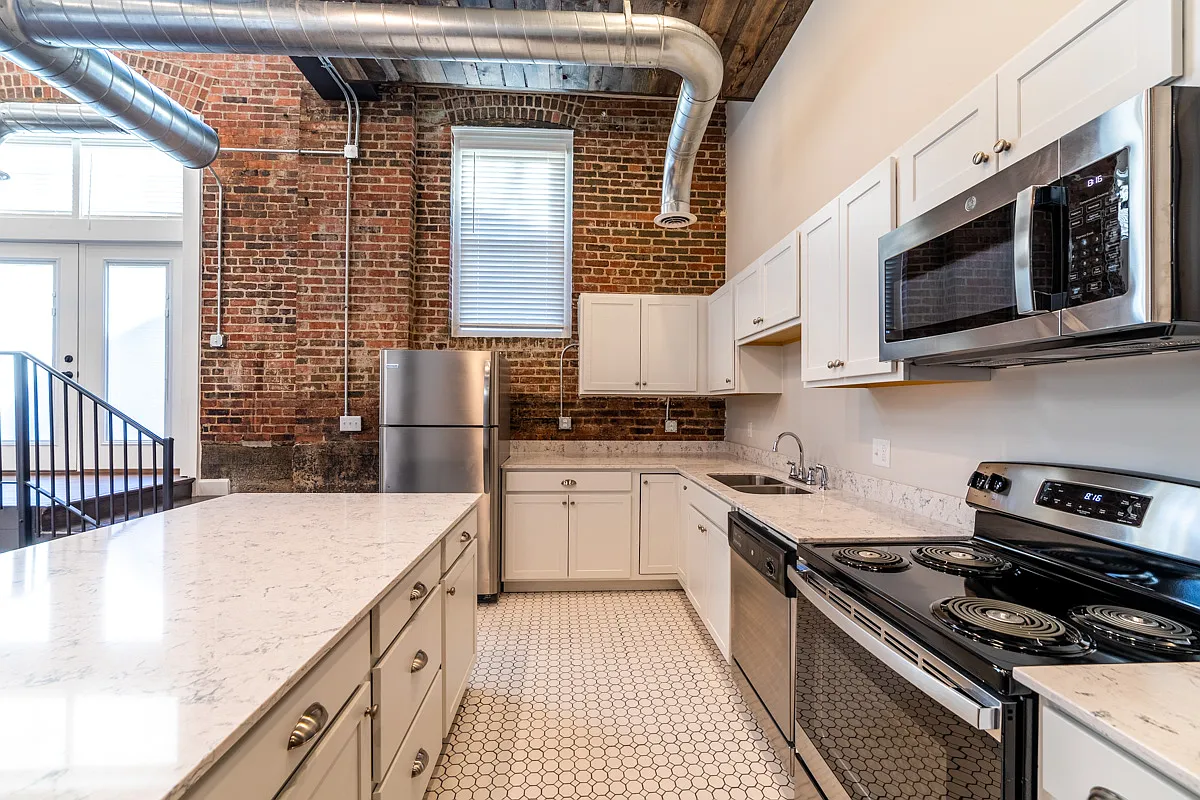 Buckingham & Balmoral Apartments — Photo 3
