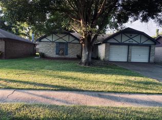 809 N Plantation Dr #D, Angleton, TX 77515