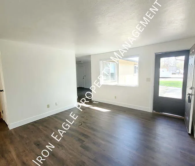 2420 Robert Ave — Photo 3