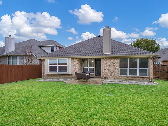 3rd image of 6011 Lakecrest Dr