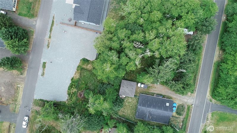 4th image of 543 Duck Lake Drive NE