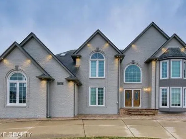 5028 Homestead Dr, Sterling Heights, MI 48314