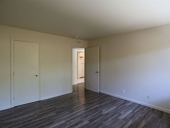 4th image of 2 Circle Dr