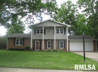 4710 W Bridalwood Dr, Peoria, IL 61615