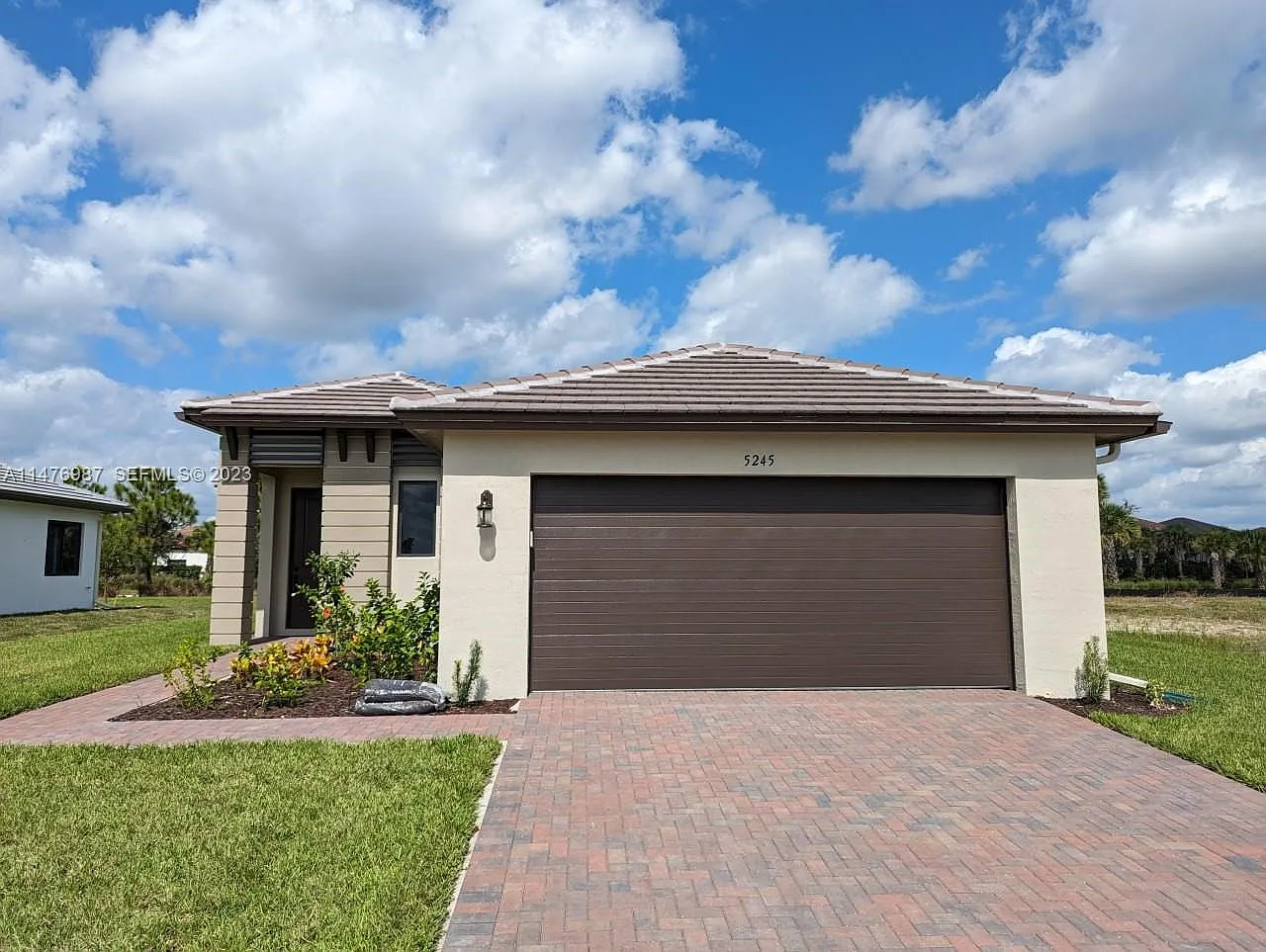 3 bed, 2.5 bath, 2321 sqft, $2,700 — Photo 1