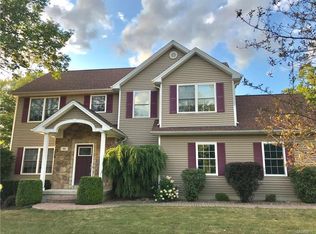 61 Meadowlawn Rd, Orchard Park, NY 14127