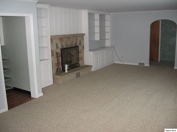 4th image of 1018 E Vine St