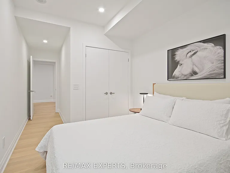 208 Queens Quay W #2011 — Photo 28