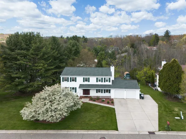 1003 Debonair Dr, Endwell, NY 13760