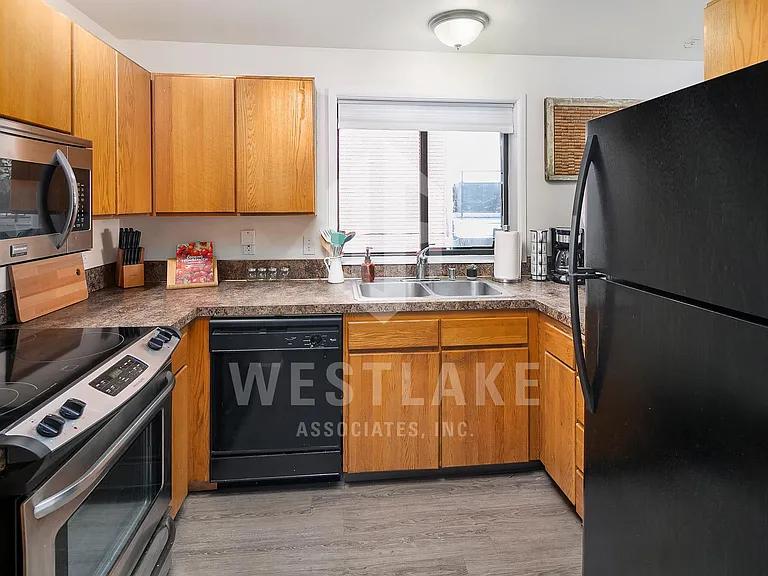 2546 Dexter Ave N #302 — Photo 5