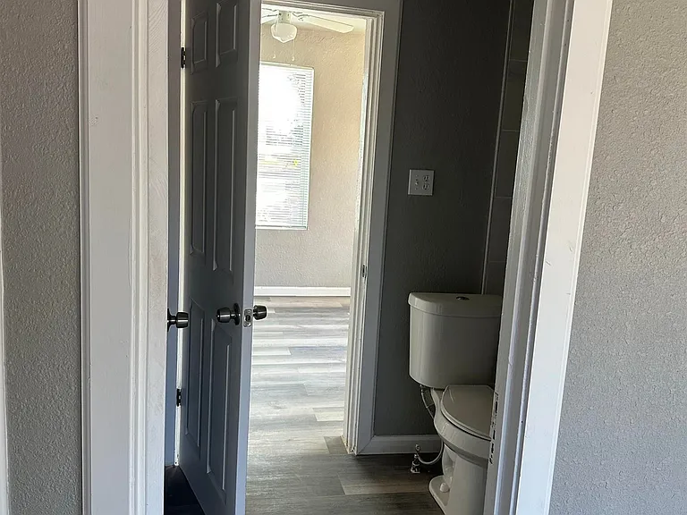 1009 S Lea Ave — Photo 4