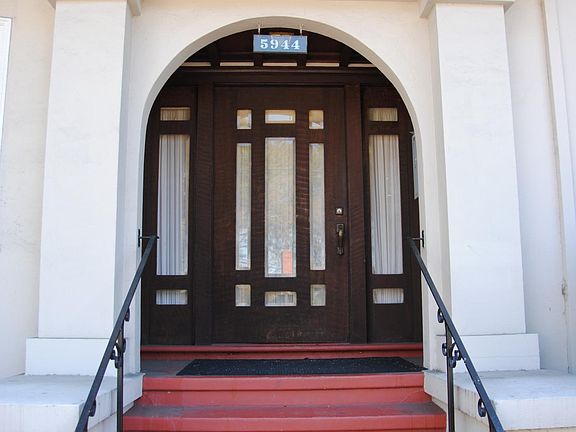 Steps to entry of building