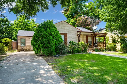 3135 Hedgerow Dr Photo 1