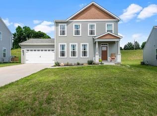 3446 Glenbrook Cir N, Bettendorf, IA 52722