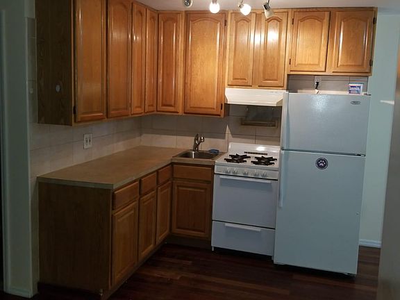 3rd image of 239 Bay 14th St #1