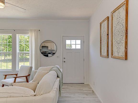 4th image of 328 Ballard Dr
