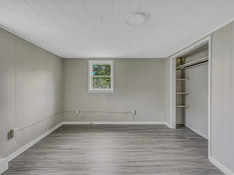 401 McLean St — Photo 10
