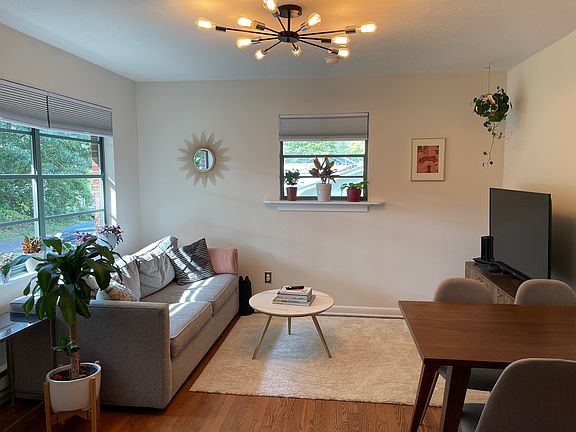 2nd image of 31 Jarrett St #31