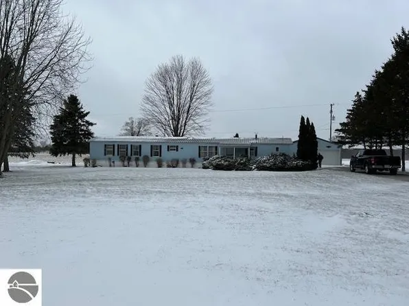 6189 Wildwood Dr, Elwell, MI 48832