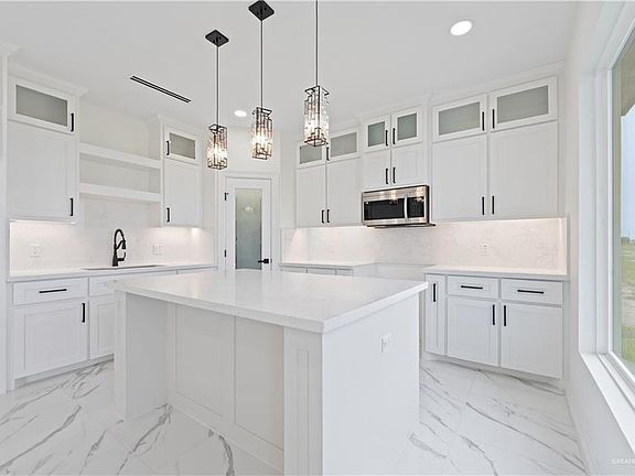 3rd image of 1612 Foxtail St