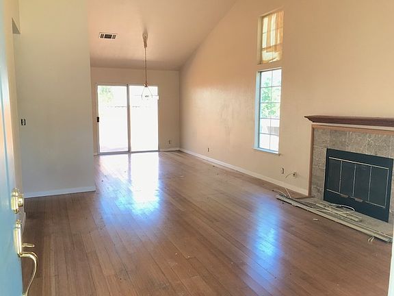 2nd image of 733 Deerfield Dr