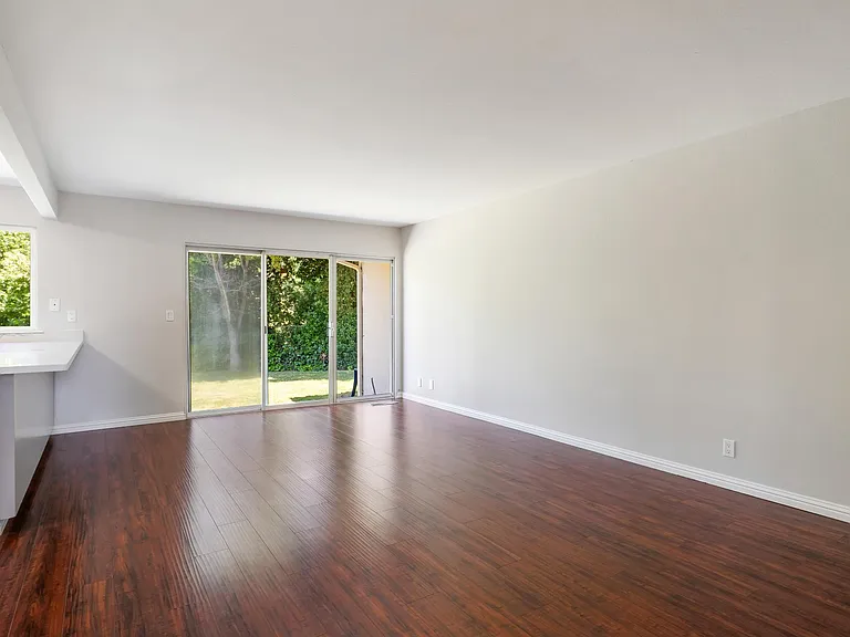 866 Woodland Ct — Photo 26