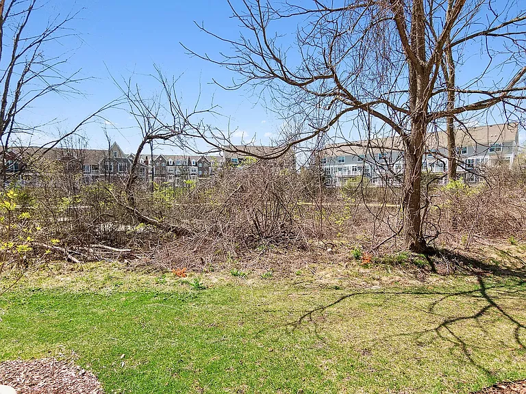 2535 W Towne St — Photo 31
