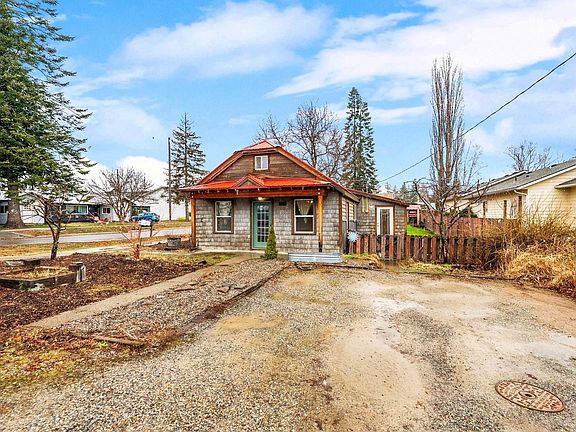 3rd image of 1224 Larch St