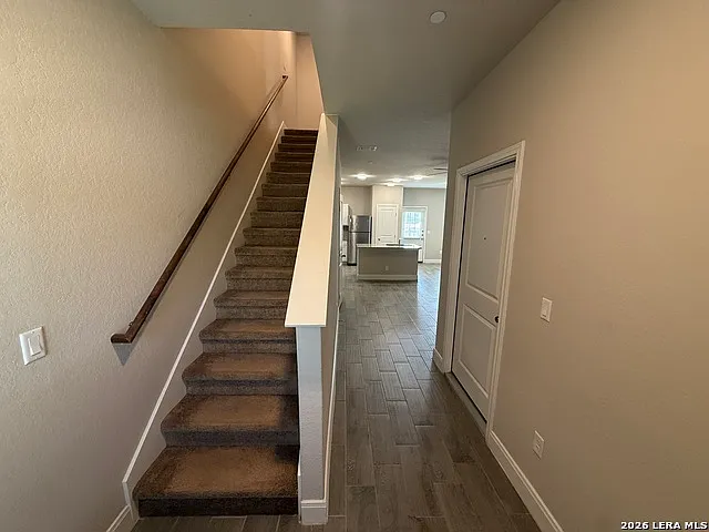 3 bed, 2.5 bath, 1354 sqft, $1,325 — Photo 2