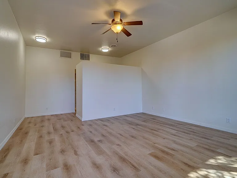 Riverside Suites — Photo 21