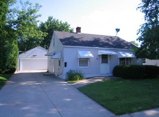324 Pierce Ave, Little Chute, WI 54140