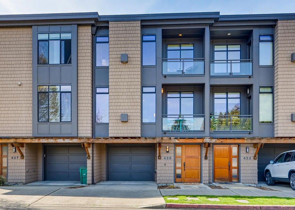 1st image of 425 2nd St S
