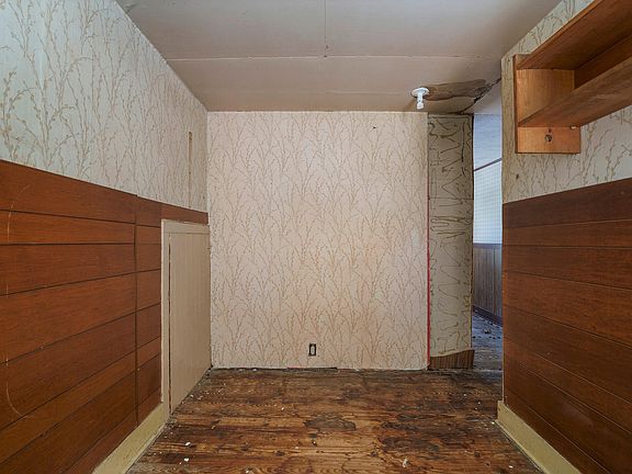 4th image of 2115 De Hoop Ave SW