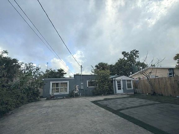 3rd image of 2686 Summit Boulevard