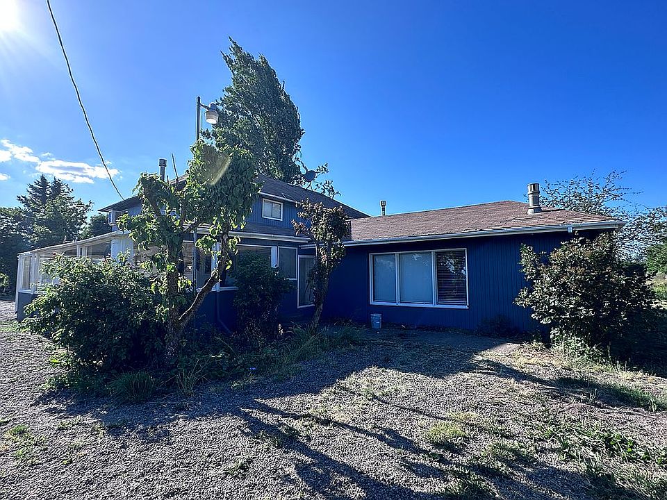 2nd image of 2201 Brooklake Rd NE