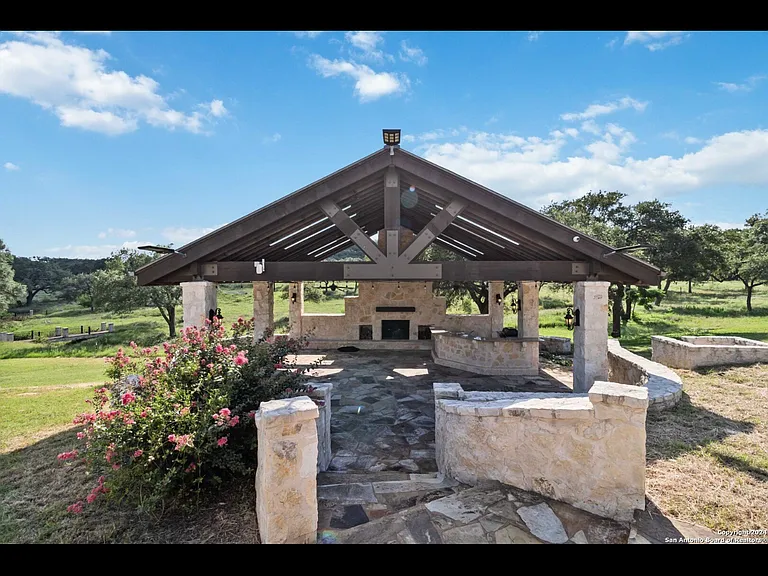 27481 Smithson Valley Rd — Photo 11