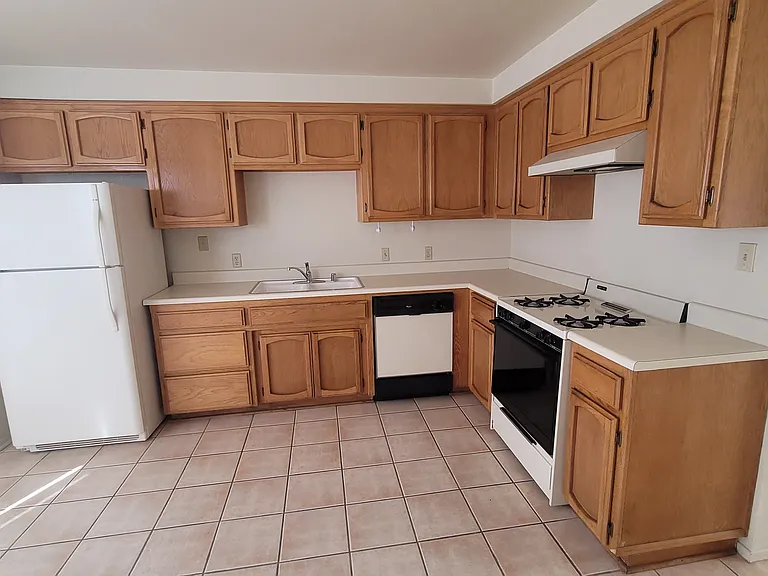 1024 W Graaf Ave #B — Photo 5
