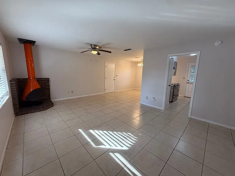 3146 NW 46th Ave — Photo 3