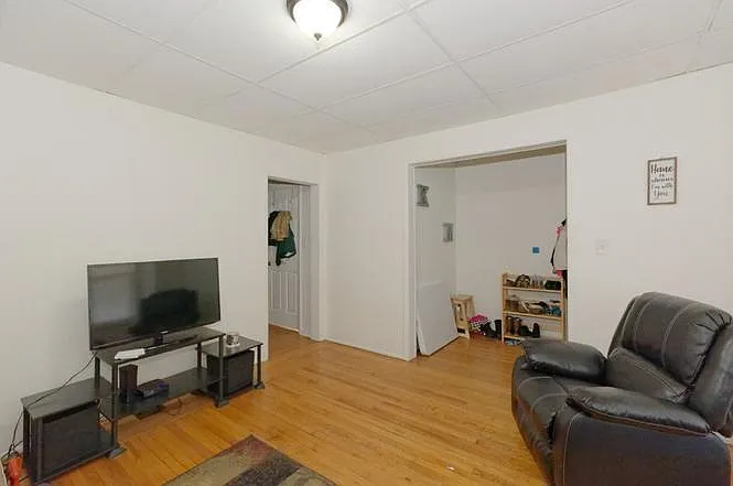 Building Photo - 610 Morris St #1