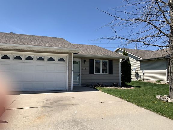 2nd image of 332 NE Meadowlark Ln