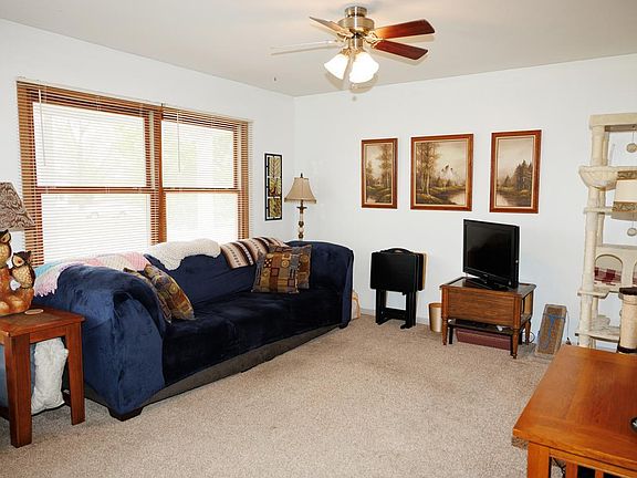 3rd image of 347 Cedar Ct
