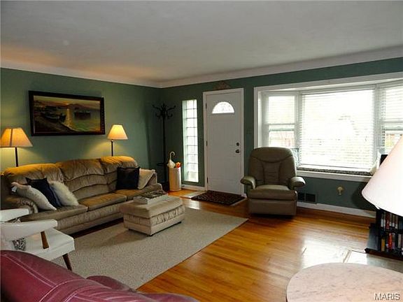 2nd image of 830 Lynda Ct
