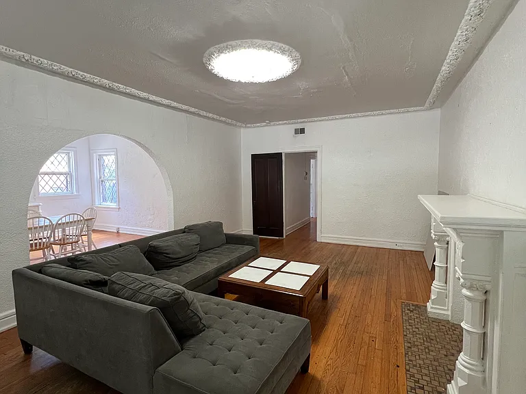 7100 Forsyth Blvd #B — Photo 2