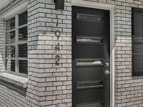 4th image of 1942 Essex Pl