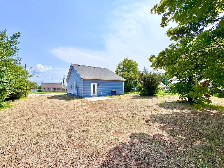 489 S Main St — Photo 37