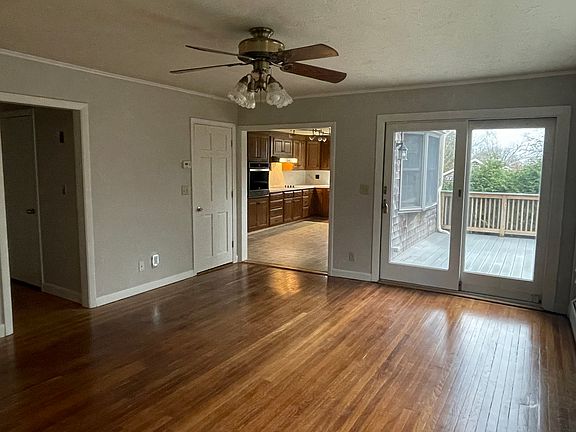 3rd image of 207 Court St #C